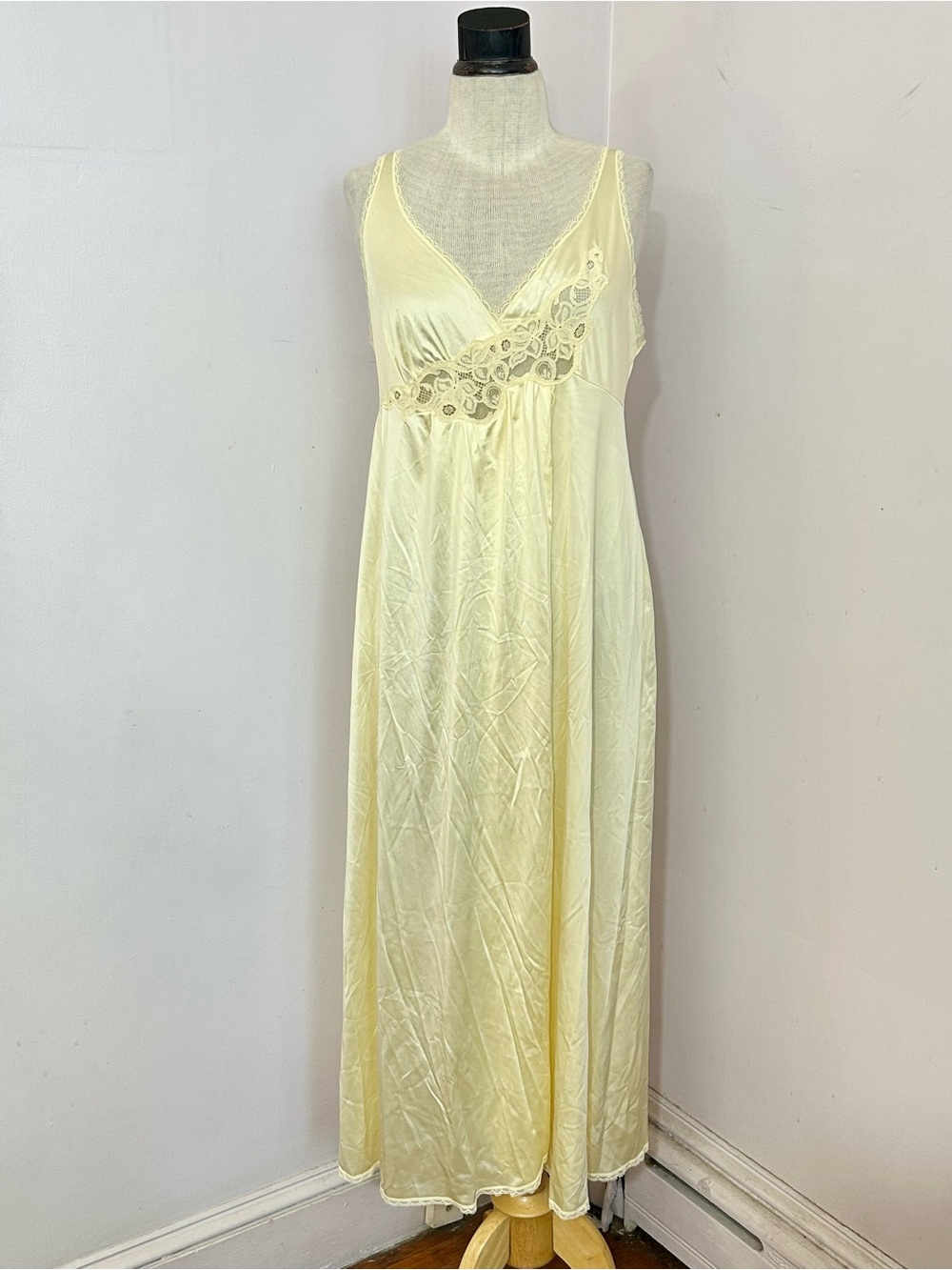 Vintage Vanity Fair Nylon & Lace Nightgown